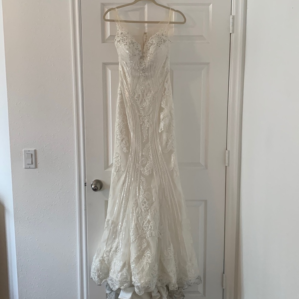 Kitty Chen used wedding dress, size 4, ivory